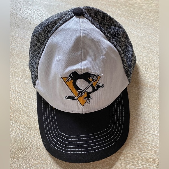 Pittsburg Penguins Hockey SnapBack Sports Hat Yellow Black White One Size Adult - Picture 1 of 7